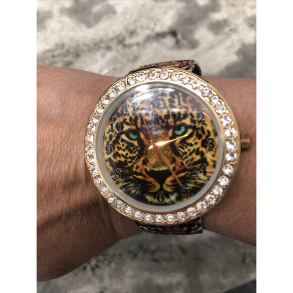 Silver Tone Multicolored Tiger Face with Rhinestones Bezels Watch New Battery main image 8